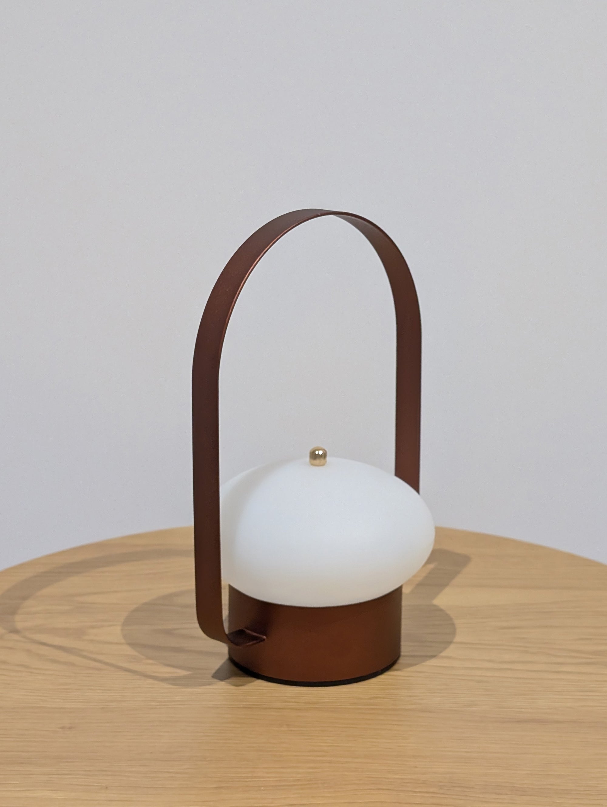 BRUMA | Lámpara LED portátil, con regulador de intensidad y temperatura