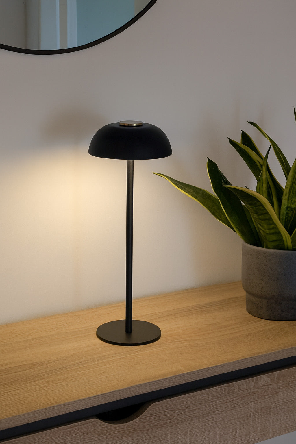 LYS | Táctil, dimmable, temperatura regulable, USB-C